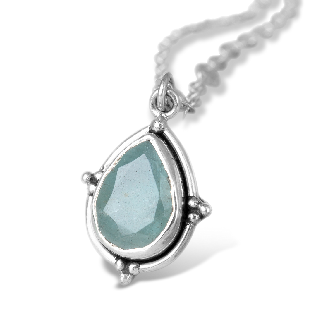 Aquamarin-Tropfen-Anhänger-Halskette aus Sterlingsilber