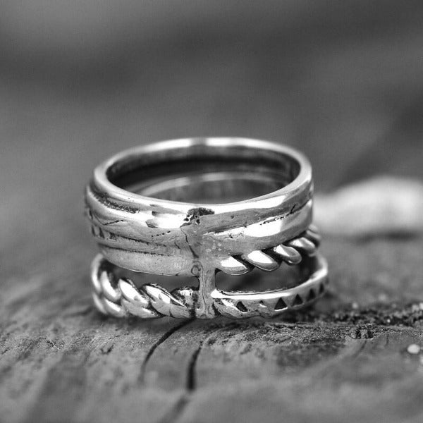 Breiter Silberring für Damen mit Boho-Gravur