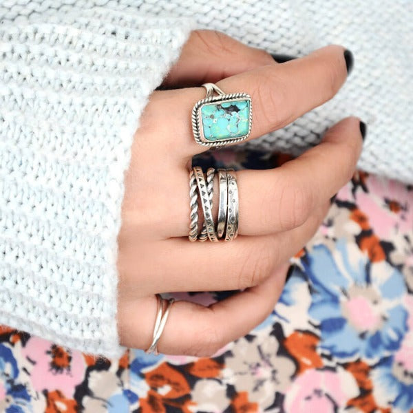 Breiter Silberring für Damen mit Boho-Gravur