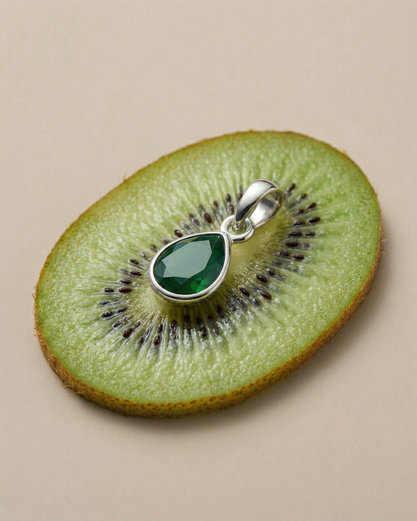 グリーン ペンダントチャーム　14K Green Onyx Birthstone Teardrop Charm – Boho Magic Jewelry