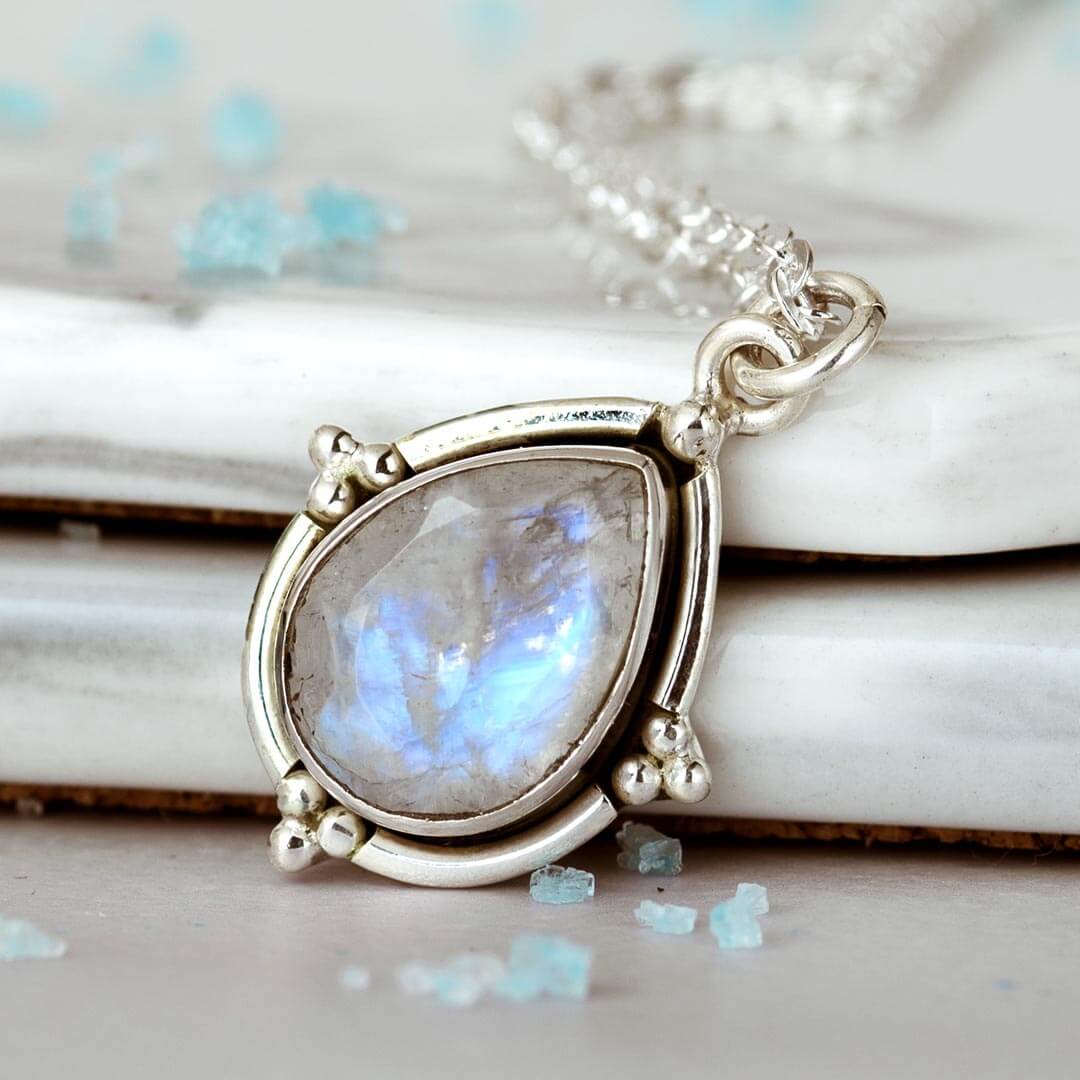 Rainbow Moonstone Necklace – Smashing Rainbow Moonstone Necklace – Smashing