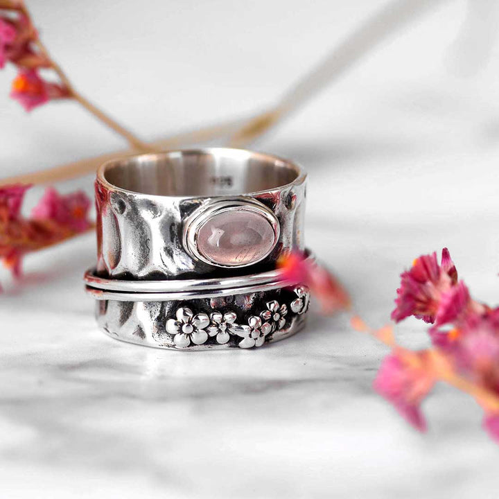 Rosenquarz Blumen und Schmetterling Spinner Ring