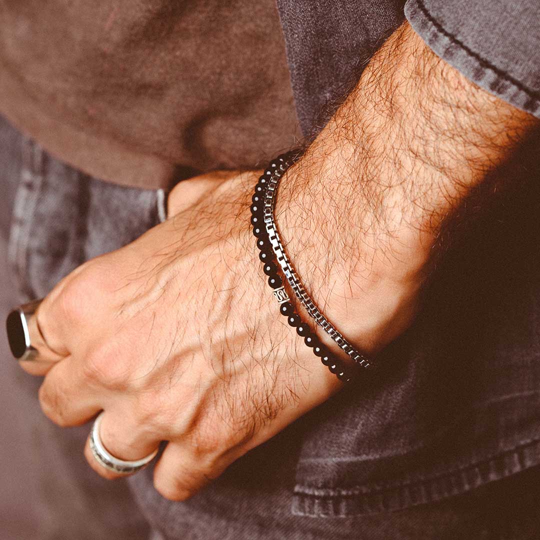 Armband aus schwarzen Onyx- und Silberperlen