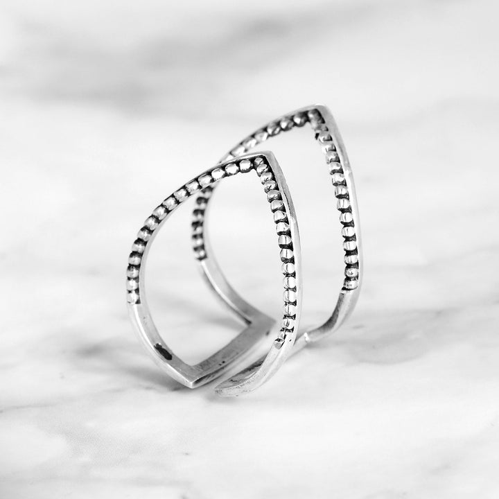 Statement-Ring aus Sterlingsilber mit doppeltem Chevron