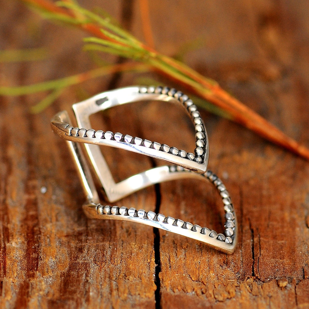 Statement-Ring aus Sterlingsilber mit doppeltem Chevron