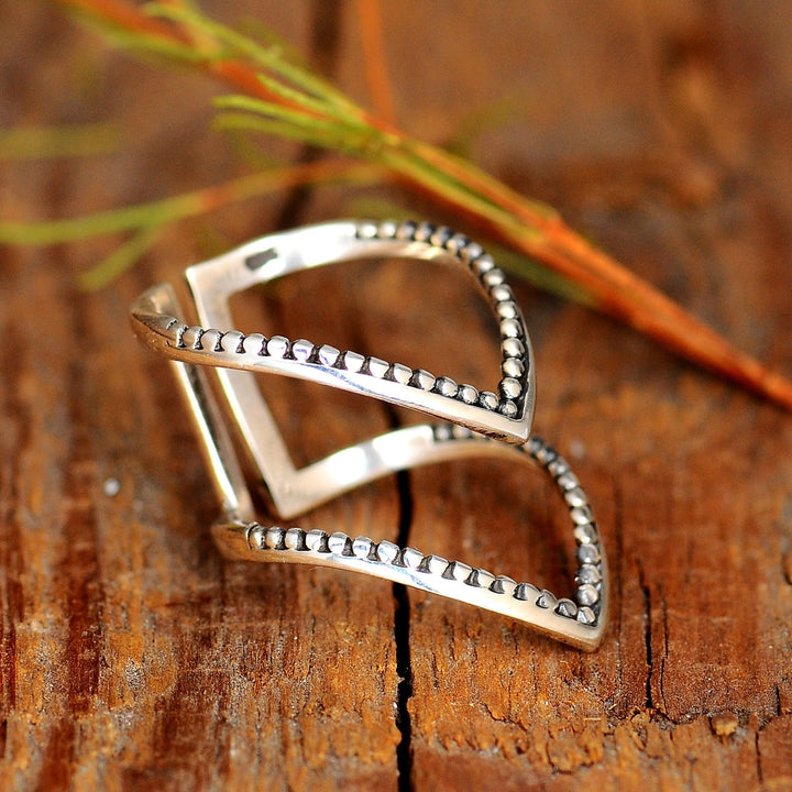 Statement-Ring aus Sterlingsilber mit doppeltem Chevron