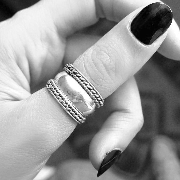 Thumb ring band clearance