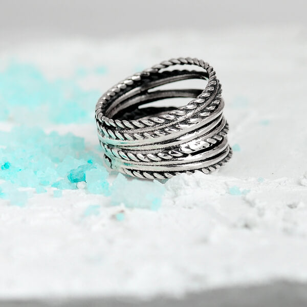 Gedrehter Ring aus Sterlingsilber mit Drahtwicklung